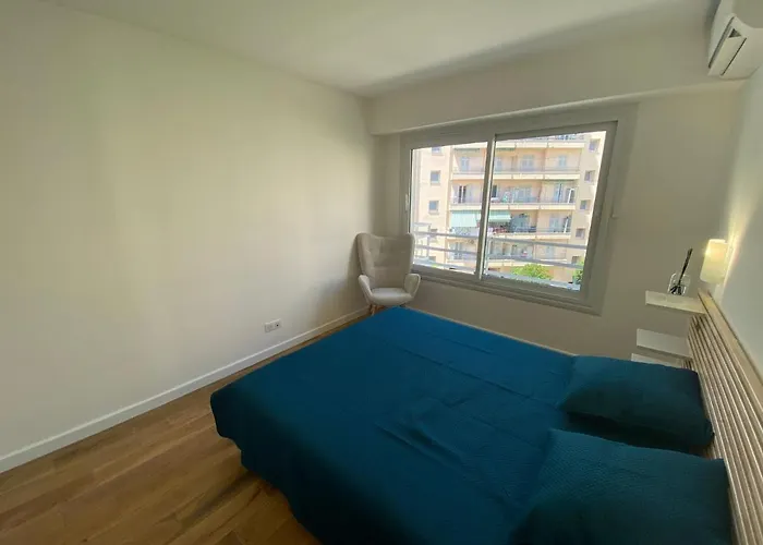 Апартаменты Renovated 4 Apartment-parking Next Door And At 700m *