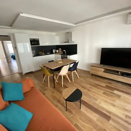 Apartmán Renovated 4 Apartment-parking Next Door And At 700m Antibes