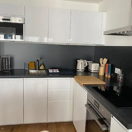 Renovated 4 Apartment-parking Next Door And At 700m Apartmán *