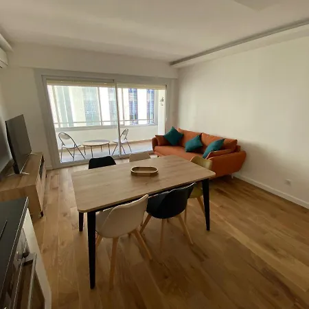 Renovated 4 Apartment-parking Next Door And At 700m Antibes