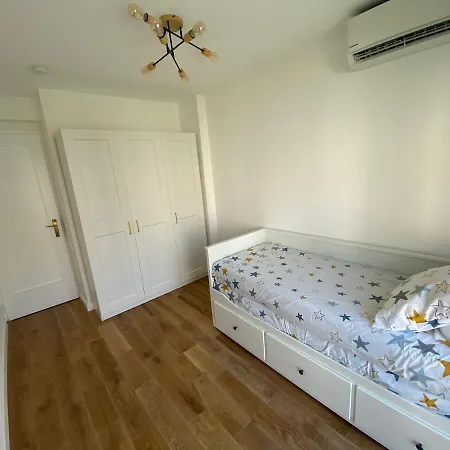 Renovated 4 Apartment-parking Next Door And At 700m Apartmán *
