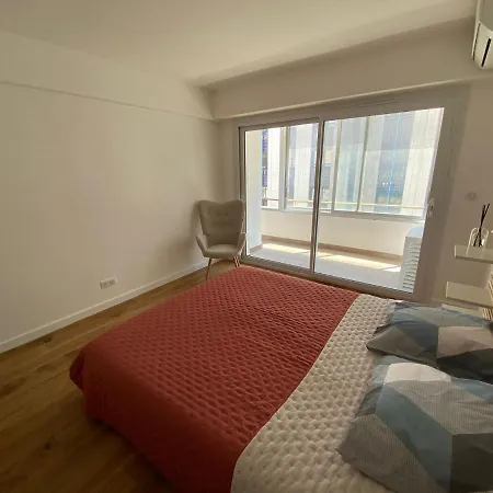 Renovated 4 Apartment-parking Next Door And At 700m Apartmán