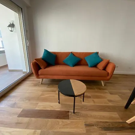 Appartamento Renovated 4 Apartment-parking Next Door And At 700m